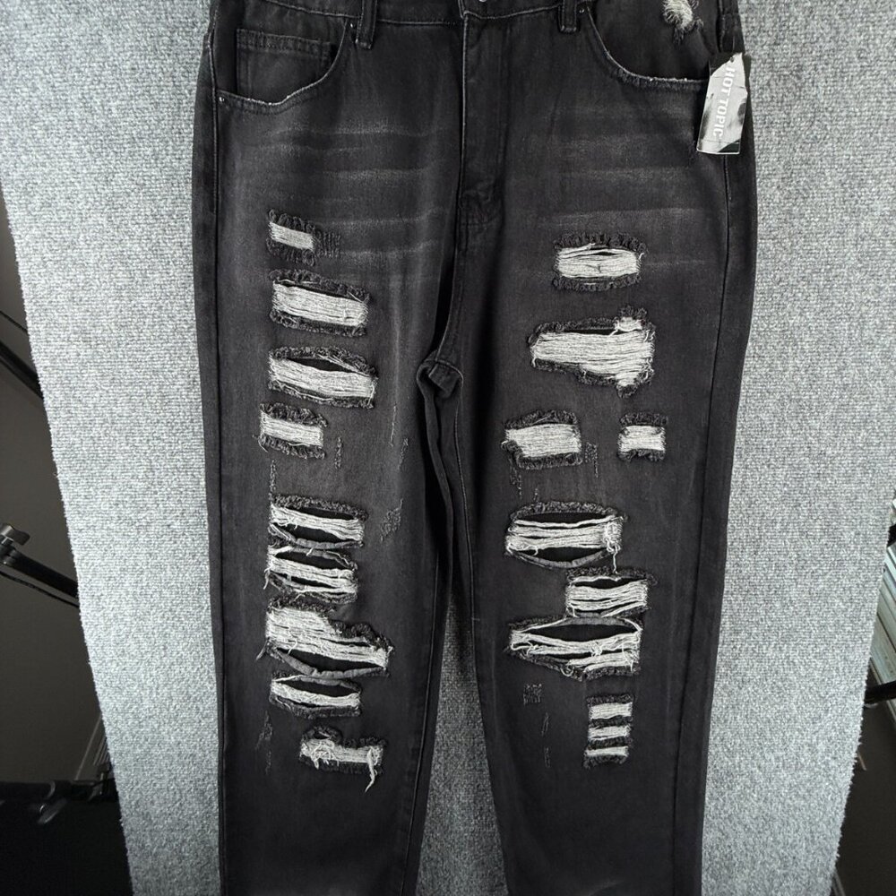 NWT Hot Topic Jeans Charcoal Wash Ripped Distressed 32x32 Men Cotton Adult